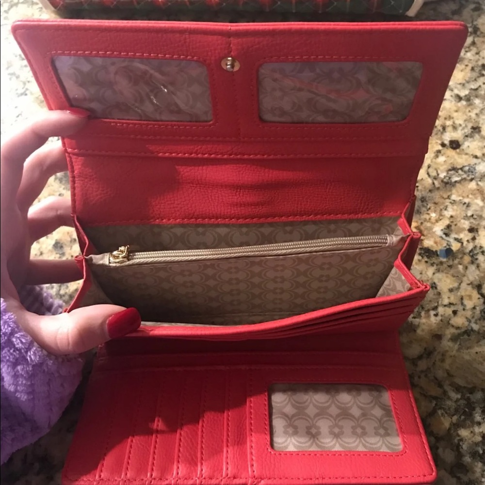 Red Wallet - Picture 5 of 6